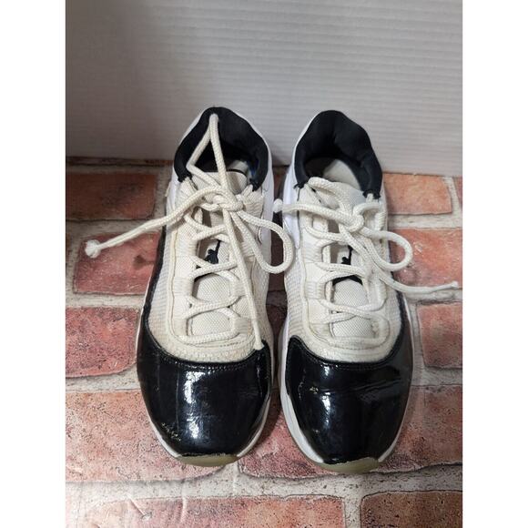 Nike Boys Jordan 11 CMFT Low DV2208-100 White Black Shoes Sneakers Size 5.5 Y - Picture 4 of 10